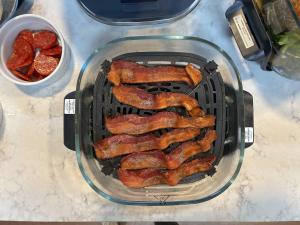 Depois de uma única porção de bacon no air fryer, parei de usar minha frigideira