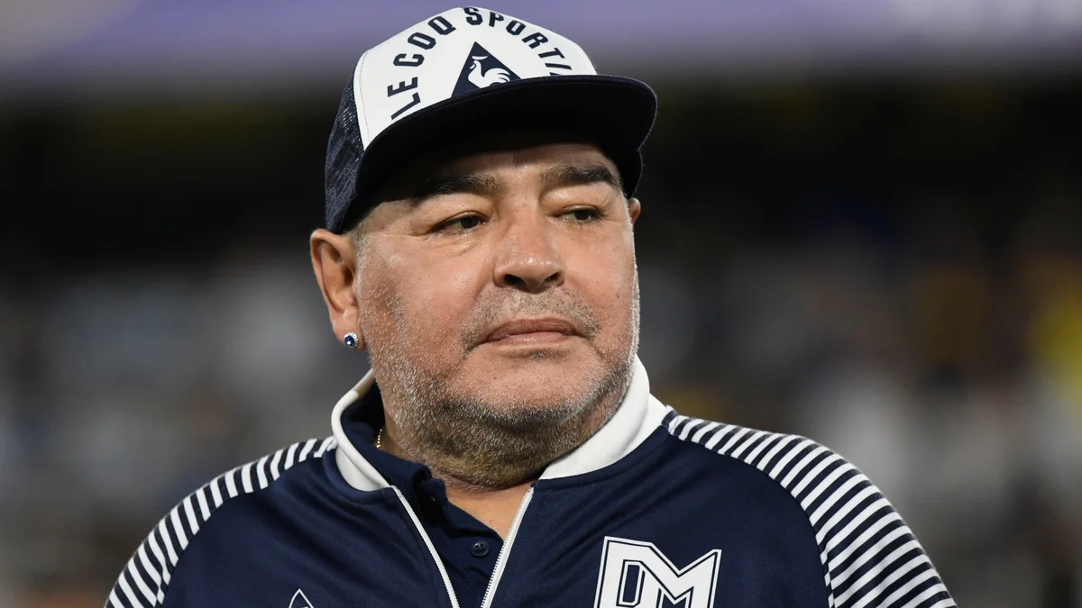 Caso Maradona: ídolo teve morte súbita e suspeita de Covid, diz perito