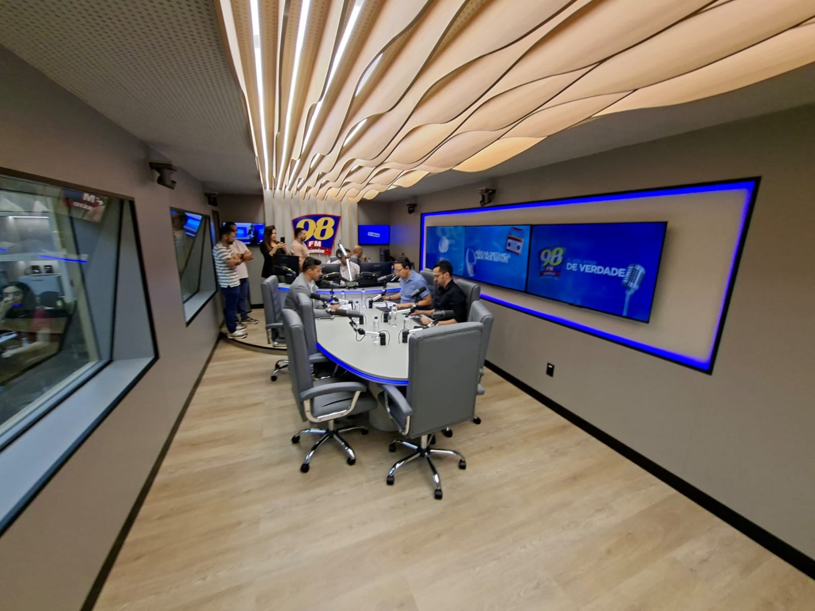 Imagem da matéria: Roberto Cavalcanti destaca trabalho da equipe na nova estrutura da Rádio Correio, Portal e Arena
