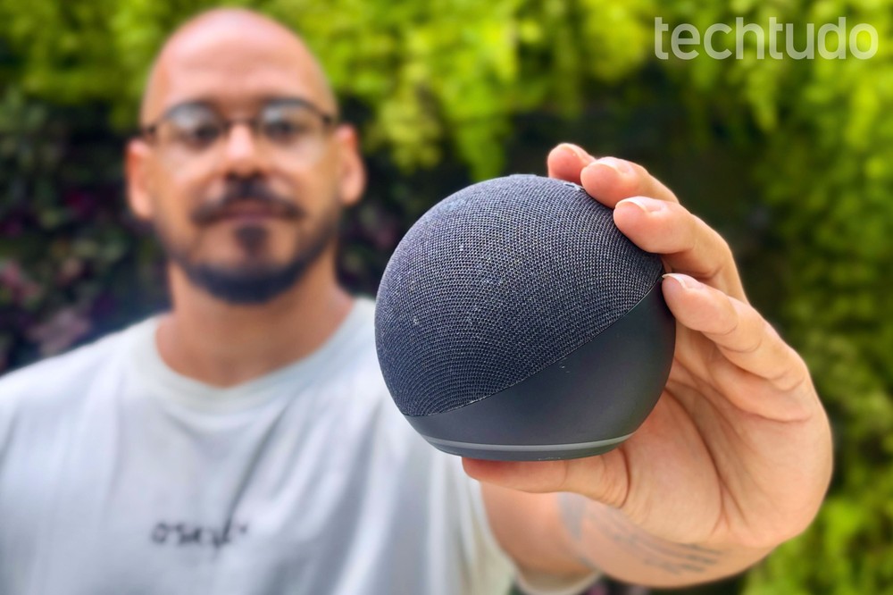 Echo Dot 4 é um dos modelos mais comercializados pela Amazon. — Foto: Jefferson Bispo/TechTudo
