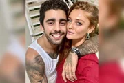 Após separação, Cintia Dicker posa de topless na web e Pedro Scooby reage