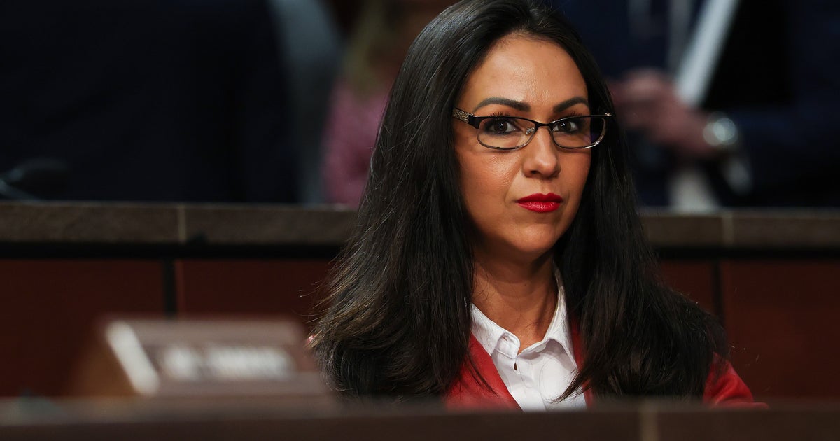 Lauren Boebert alvo de SuperPAC com anúncio humilhante sobre o escândalo do 'Beetlejuice'
