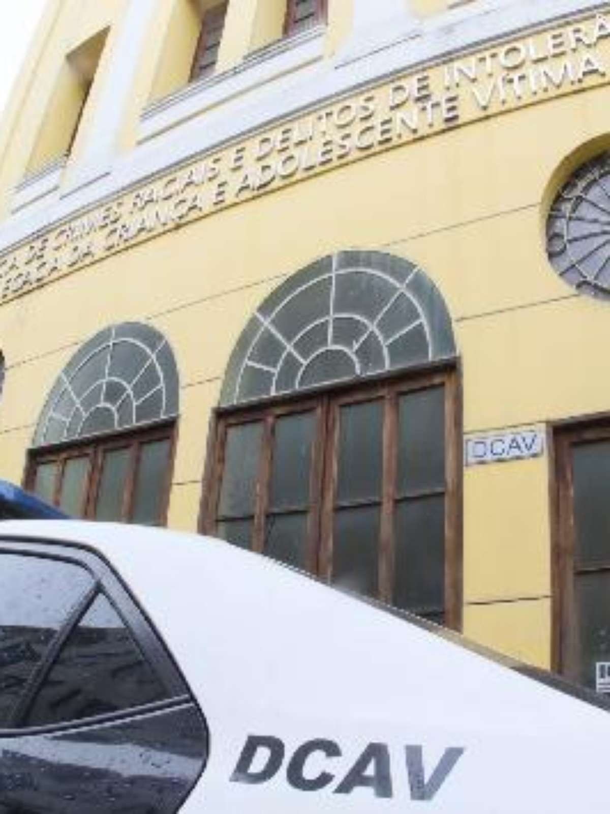 Funcionário público é preso suspeito de liderar organização que oferecia crianças para serem abusadas no RJ