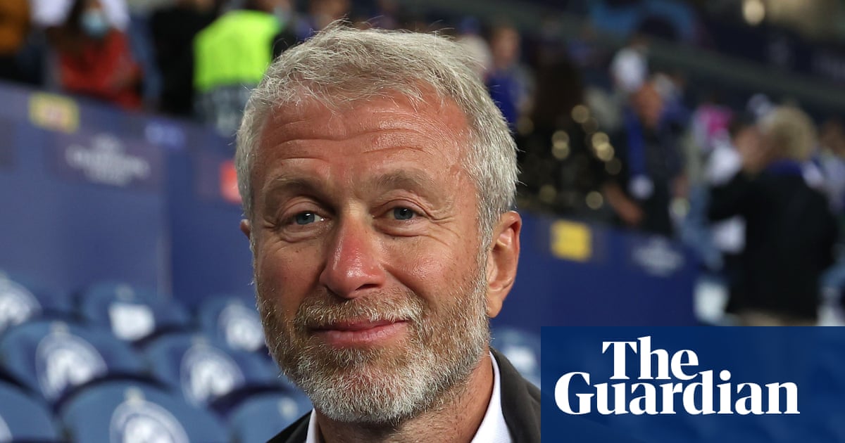 Ajudantes de Roman Abramovich falsificaram documentos para ocultar ativos e evitar impostos, sugerem os registros