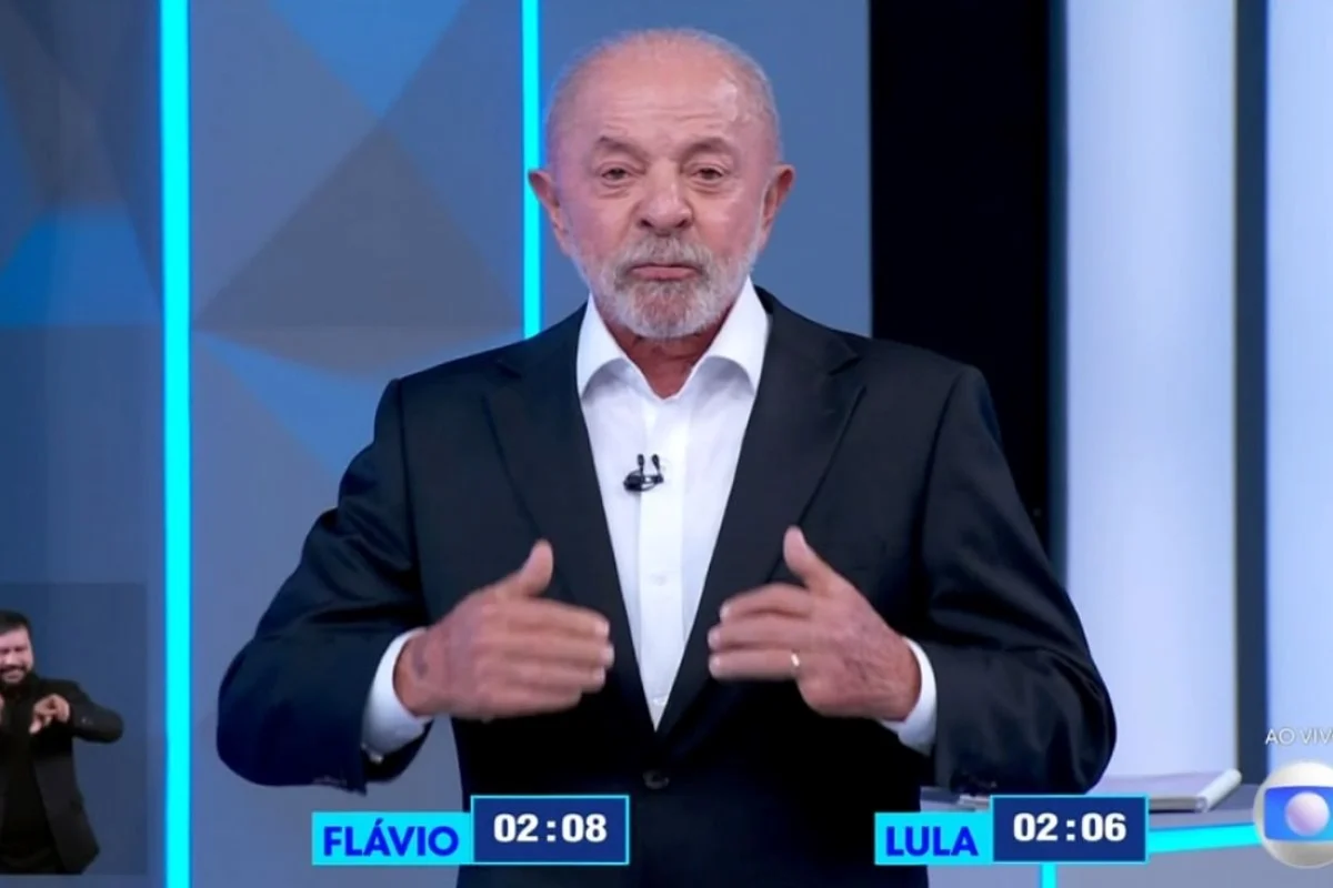 Flávio esquece conselho e mantém arrogância ao falar em nove dedos de Lula