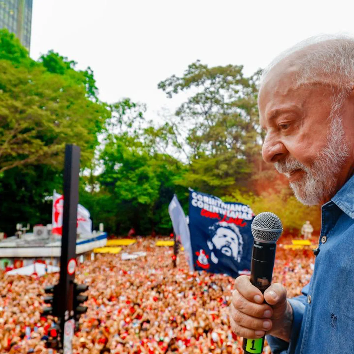 Em dia decisivo para votação da 6x1, Lula quer atrair indecisos com o tema