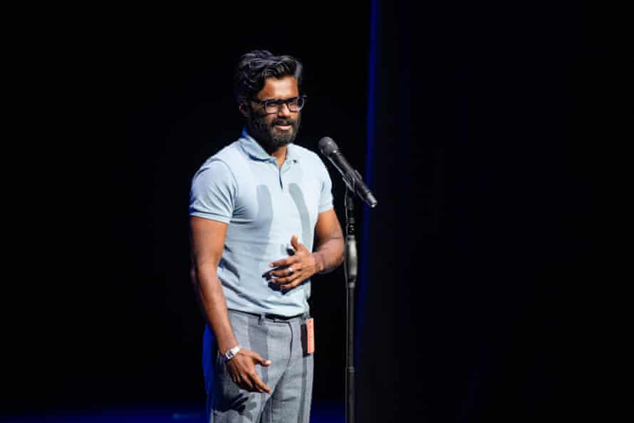 Um garoto de doze anos vence prêmio de slam australiano com poema sobre o ChatGPT: 'É totalmente desnecessário'