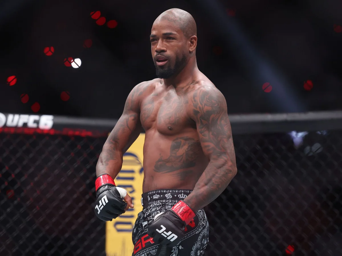 Lutador do UFC se envolve em acidente de carro enquanto fazia live