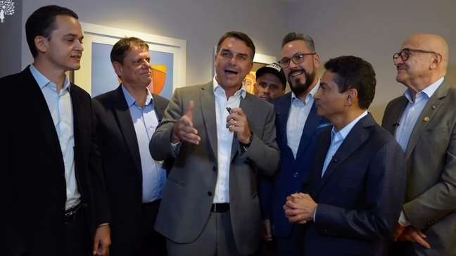 'Split payment' inviabiliza capital de giro para empresas, diz Flávio Bolsonaro