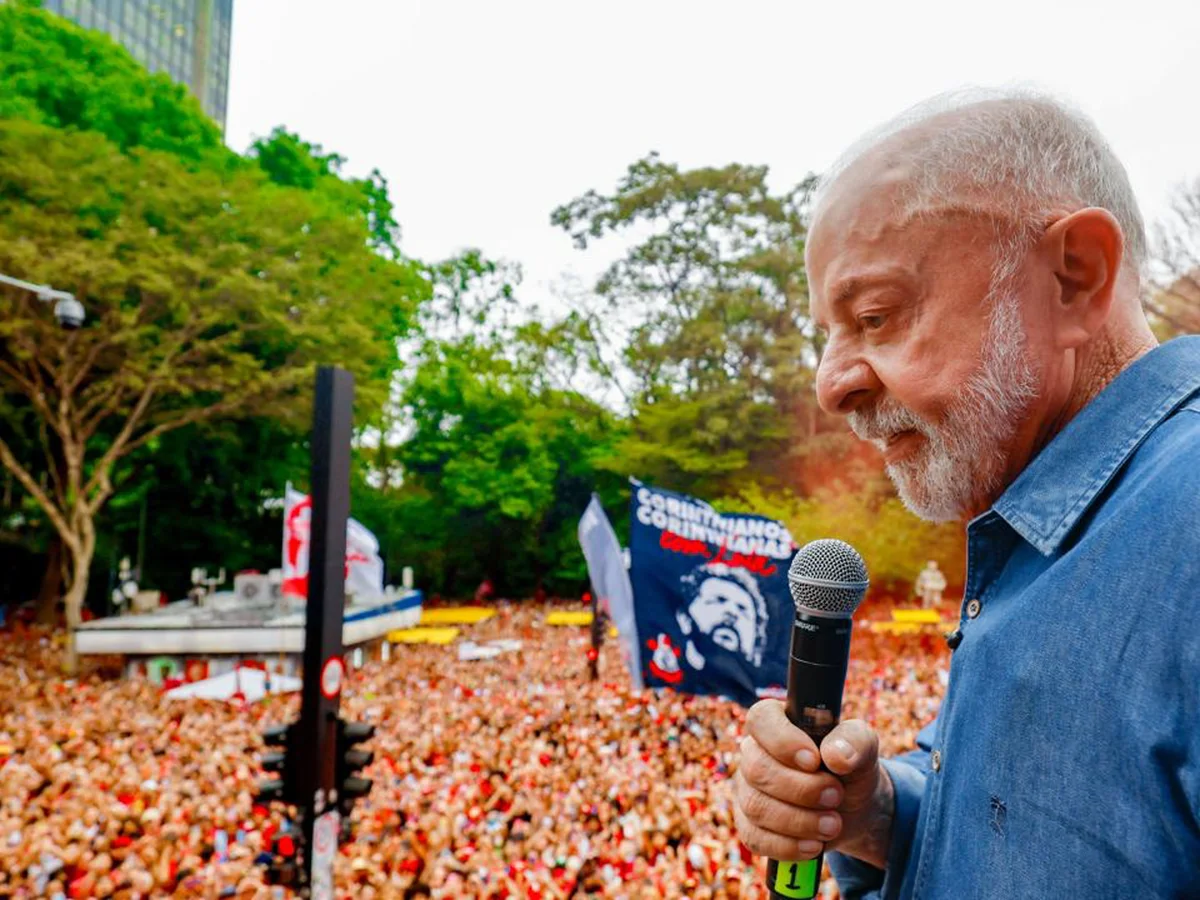 Em dia decisivo para votação da 6x1, Lula quer atrair indecisos com o tema
