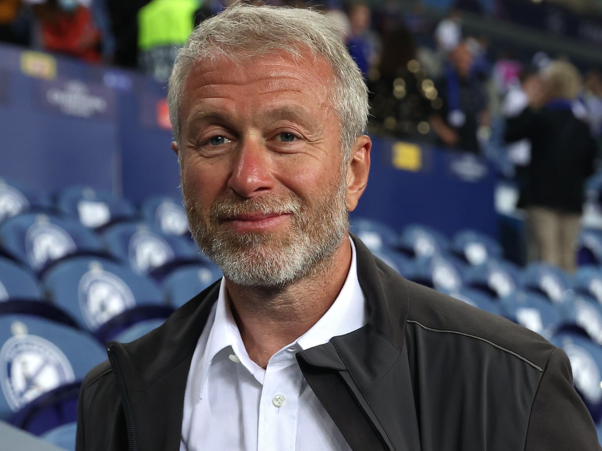 Ajudantes de Roman Abramovich falsificaram documentos para ocultar ativos e evitar impostos, sugerem os registros
