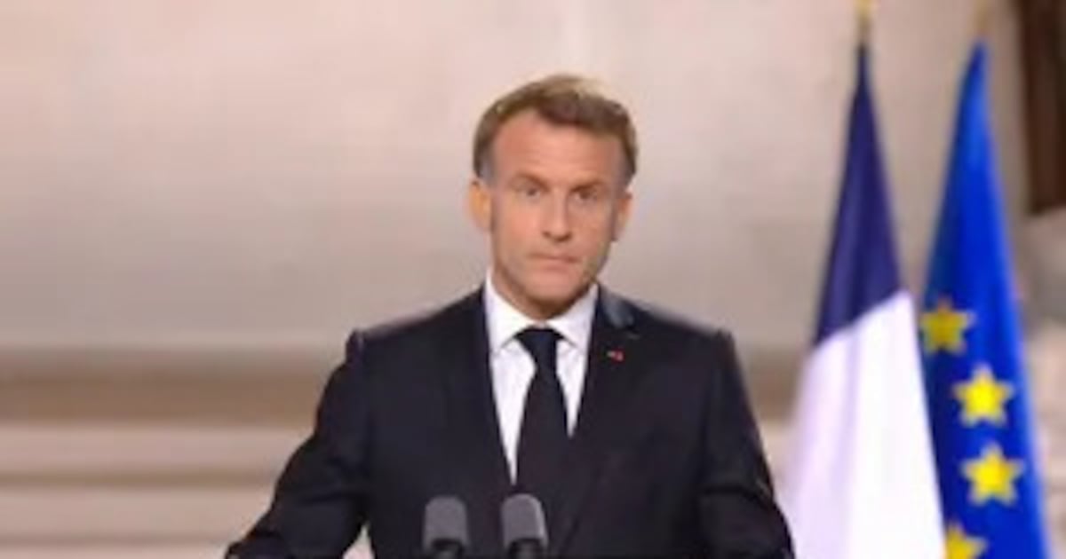 Macron parabeniza Lula e fala em reforçar a parceria estratégica entre França e Brasil