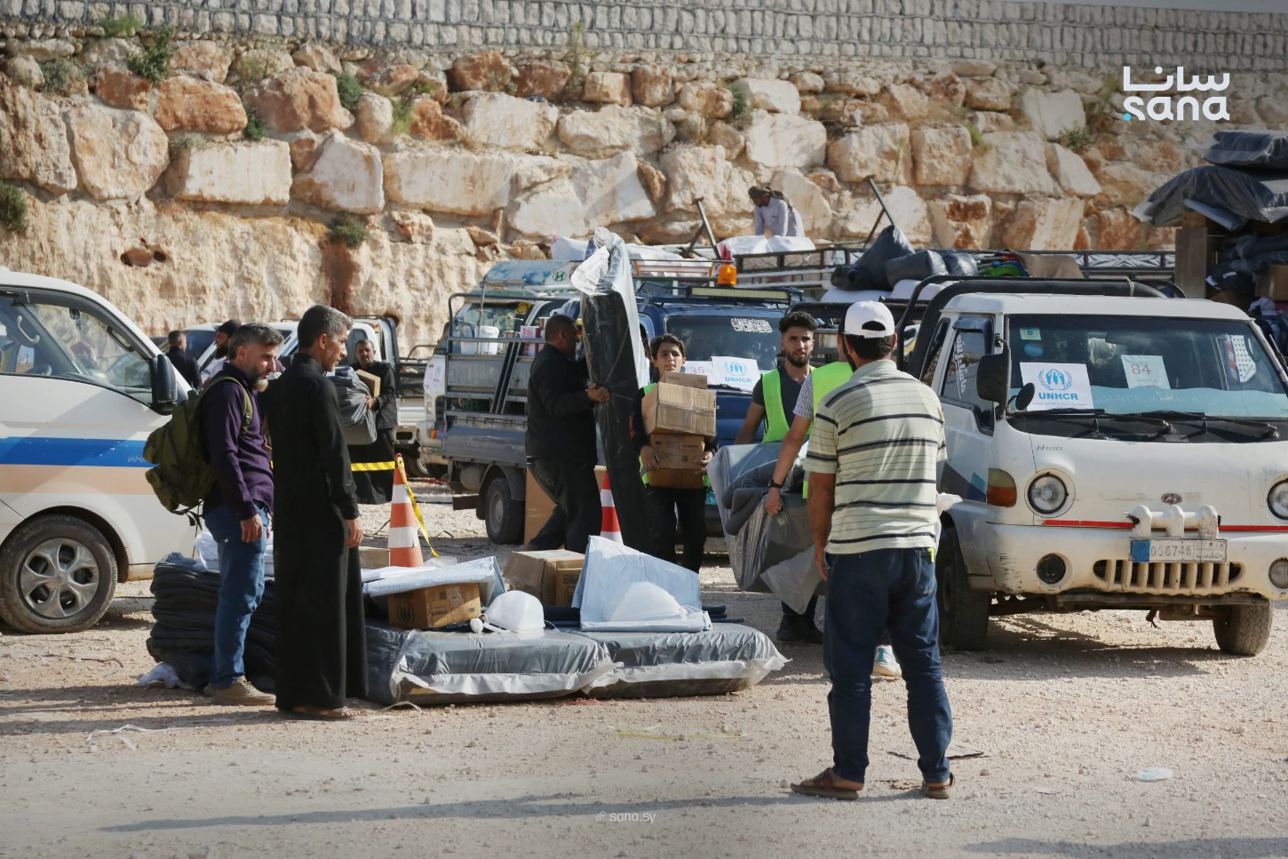 Another 201 displaced families return from camps in Idlib to their homes in 9 Syrian provinces
