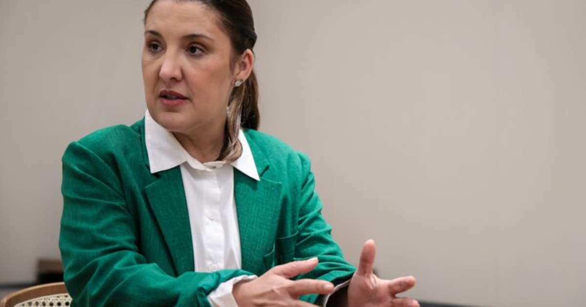 Coordenadora de campanha de Flávio Bolsonaro promete corte de cargos comissionados e foca no eleitorado feminino
