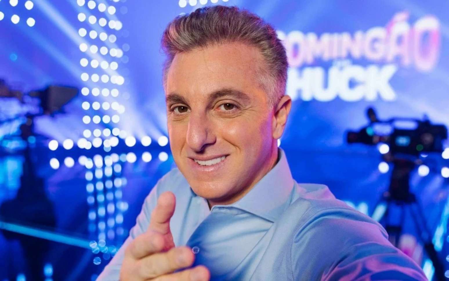 Luciano Huck segue normalmente no 'Domingão', sem ser afetado na Globo pelo vazamento de suas mensagens com Daniel Vorcaro