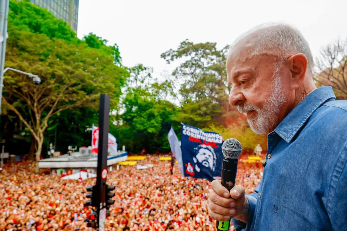 Em dia decisivo para votação da 6x1, Lula quer atrair indecisos com o tema