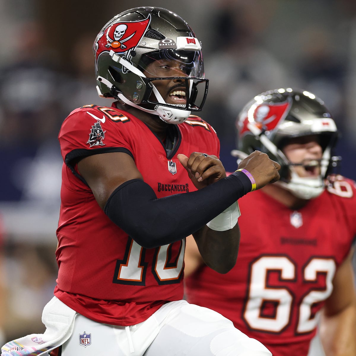 Bucky Irving faz uma arruaça enquanto os Buccaneers surpreendem os Cowboys na primeira vitória da temporada