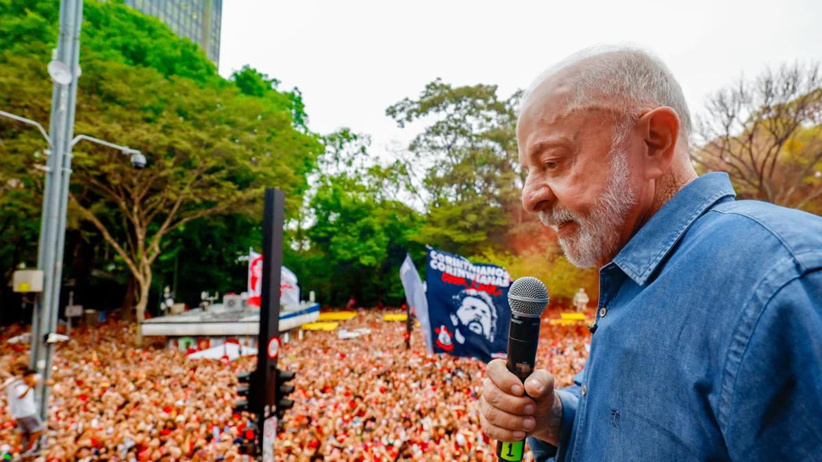Em dia decisivo para votação da 6×1, Lula quer atrair indecisos com o tema