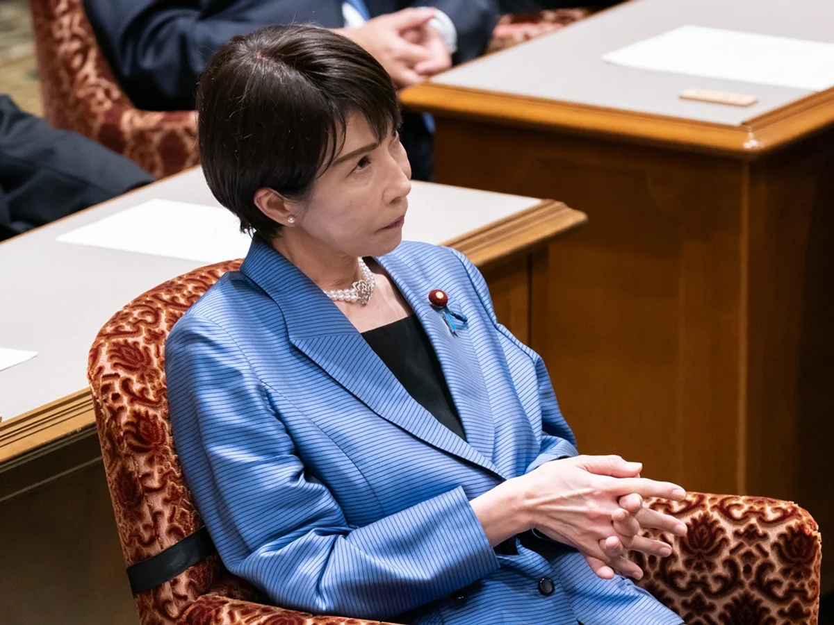 Premiê do Japão diz que trabalha mais devido a tarefas de casa e maquiagem