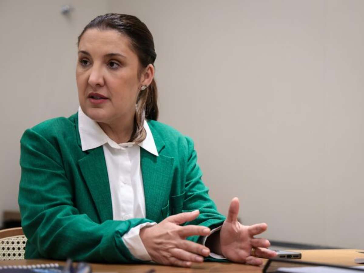 Coordenadora de campanha de Flávio Bolsonaro promete corte de cargos comissionados e foca no eleitorado feminino