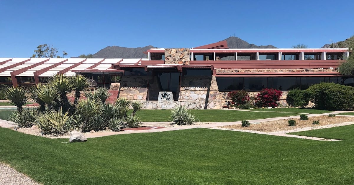 Visitante morto por pedaço de telhado arrancado pelo vento na casa de inverno de Frank Lloyd Wright, no Arizona