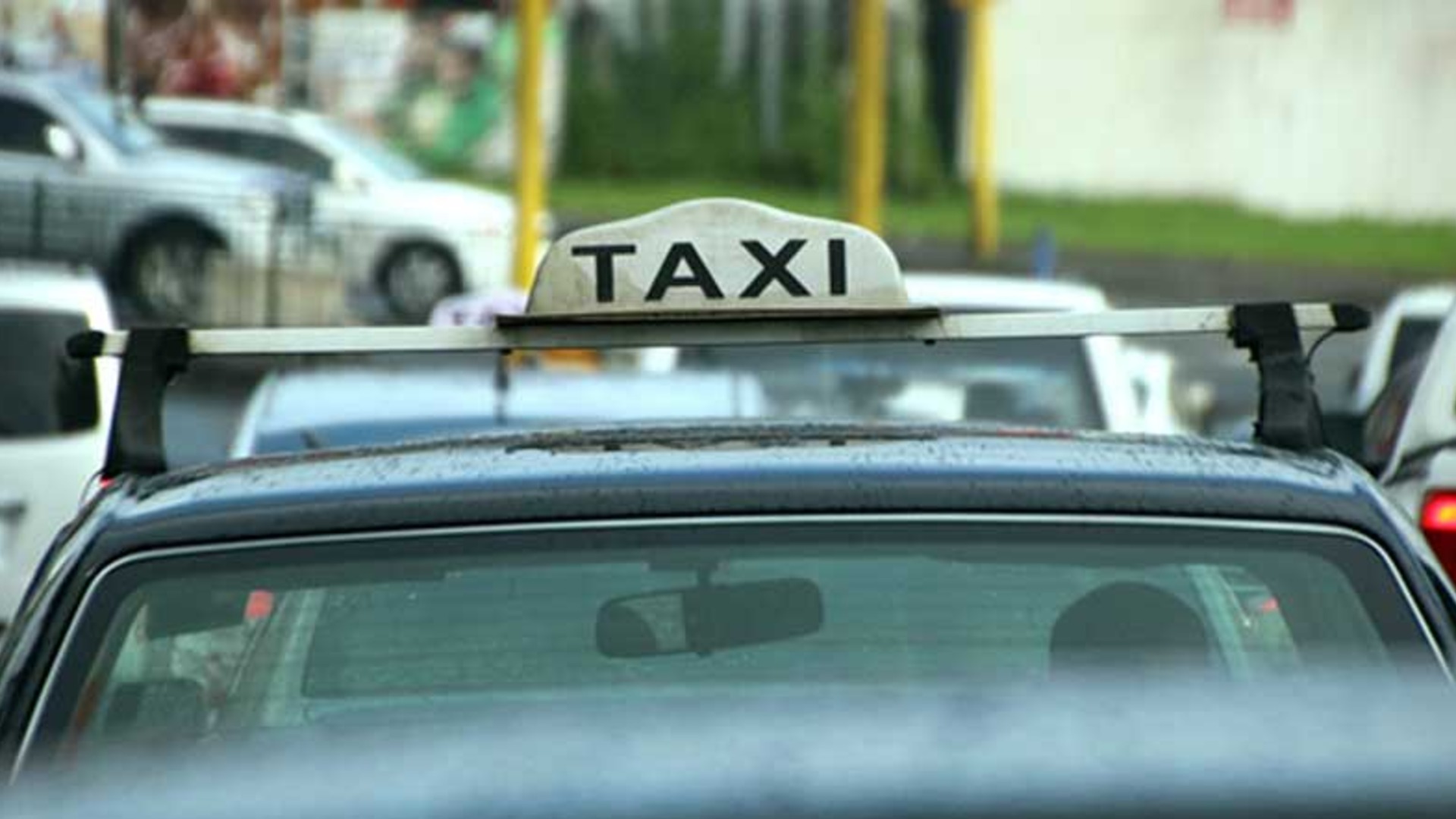 Taxi Association backs call for crackdown on illegal taxis