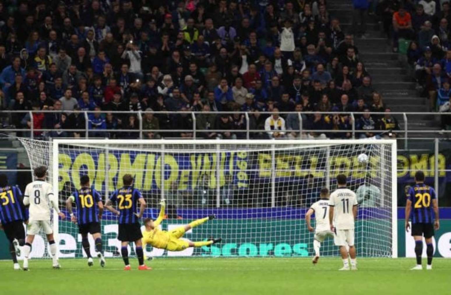 Lautaro faz grande jogada e marca o primeiro gol da Inter. Mas, no fim, deu Brugge: 4 a 3.