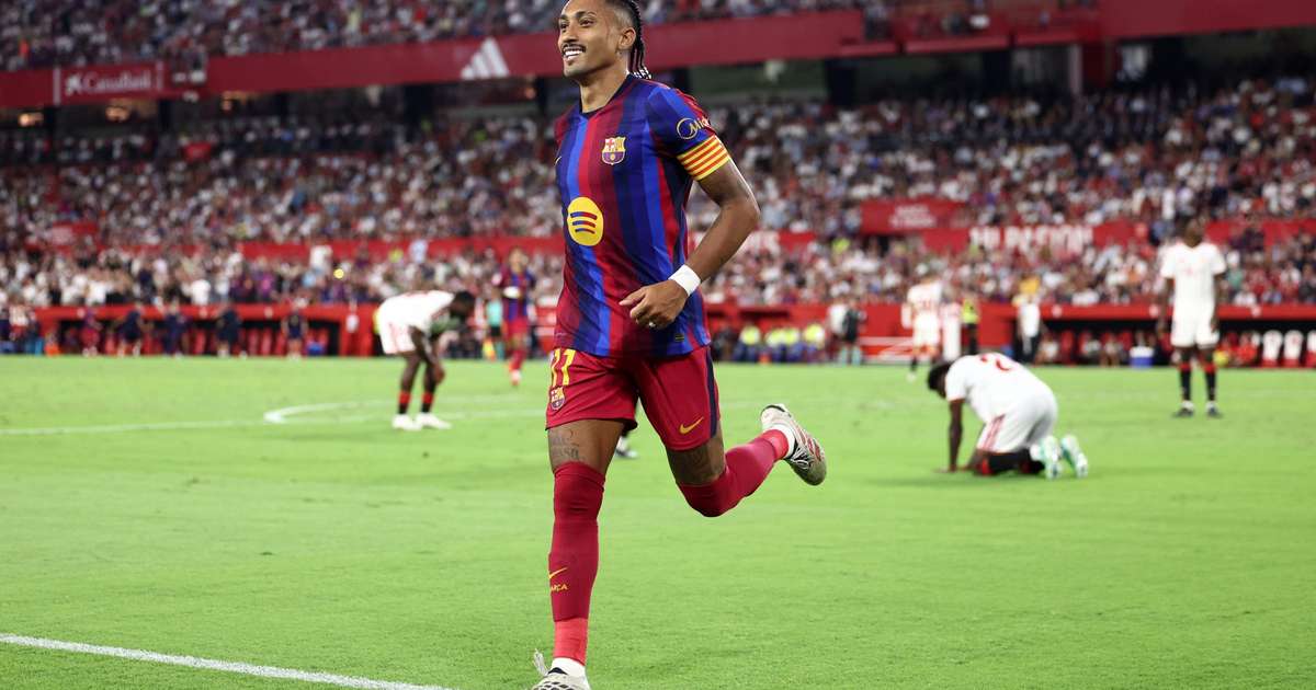 Raphinha volta a treinar com o Barcelona e fica perto de retorno