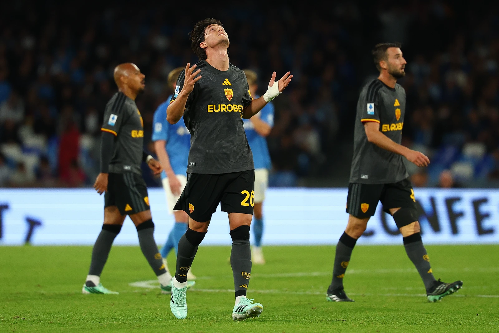 Arsenal se juntou ao Manchester City no topo após o Villa encerrar a partida perfeita dos líderes