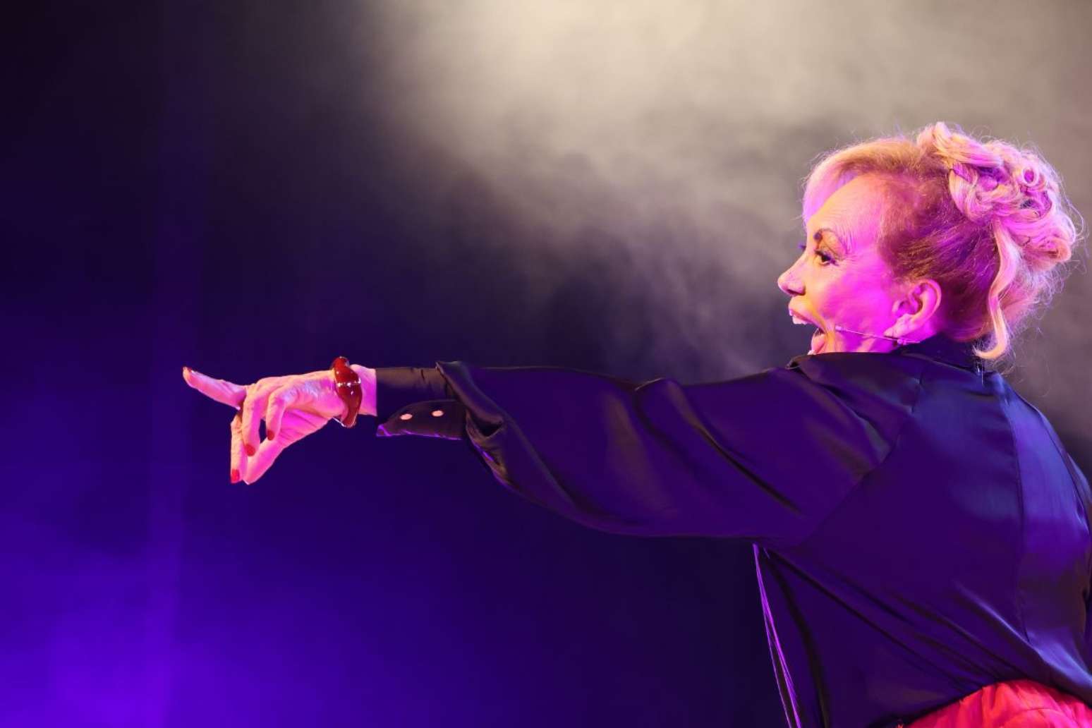 Arlete Salles confronta etarismo com novo papel no teatro