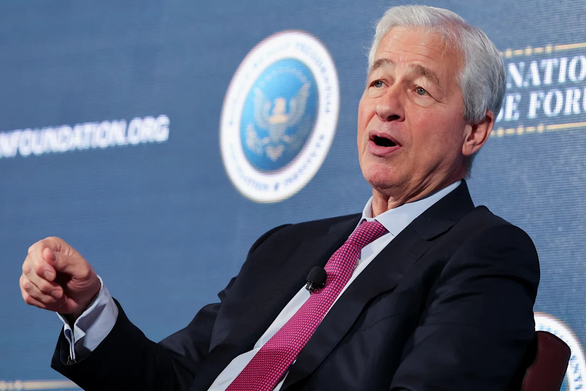 Lucros do JPMorgan aumentam enquanto Jamie Dimon alerta que forças econômicas 'mudam sob a superfície'