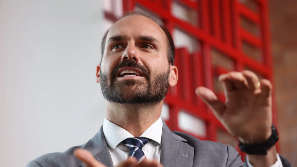 Eduardo diz que decisão de Moraes sobre prisão é "arbitrária e inoportuna"