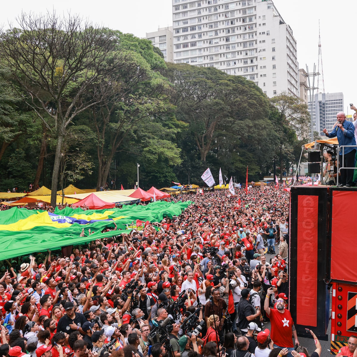 TSE manda remover posts que associavam falsamente campanha de Lula a ritual satânico na Paulista