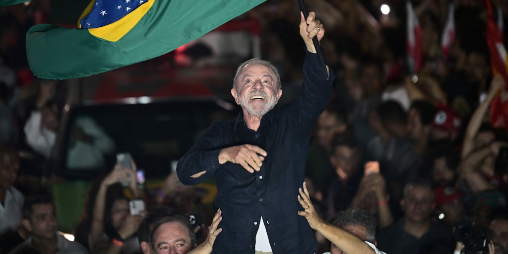 Lula da Silva venceu um histórico segundo turno contra Flávio Bolsonaro e assumirá um quarto mandato no Brasil