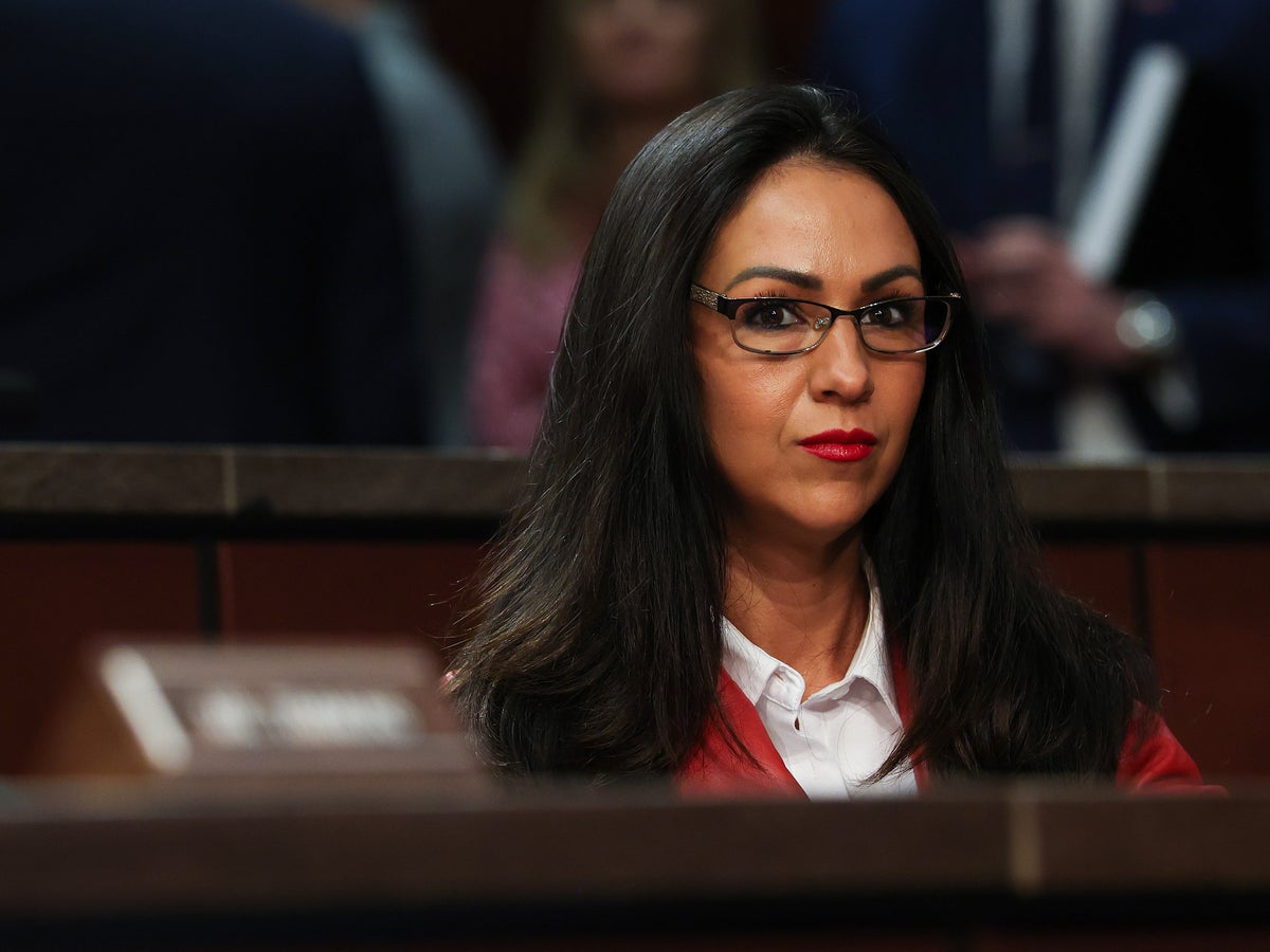 Lauren Boebert alvo de SuperPAC com anúncio humilhante sobre o escândalo do 'Beetlejuice'