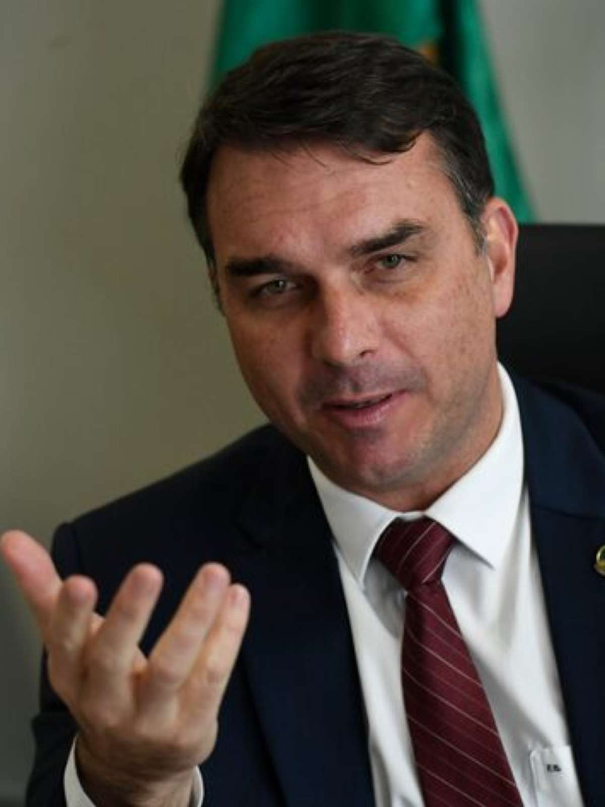 'Split payment' inviabiliza capital de giro para empresas, diz Flávio Bolsonaro