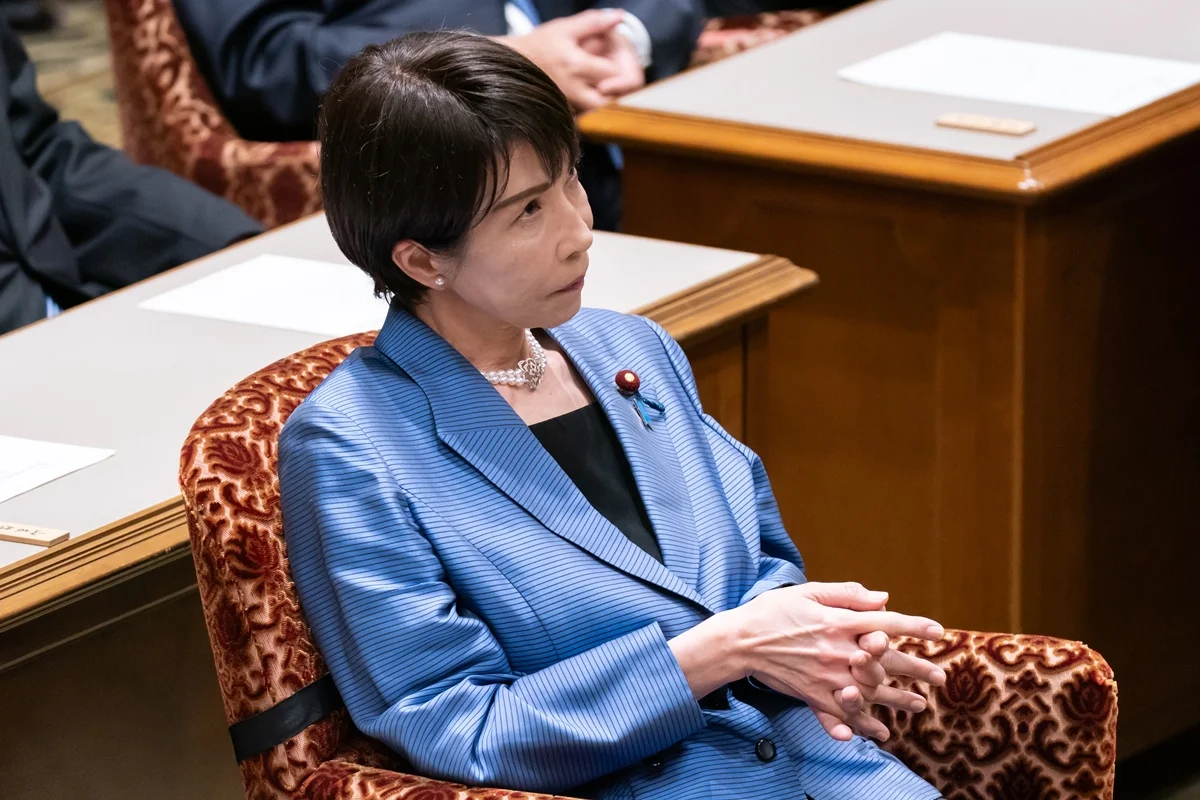 Premiê do Japão diz que trabalha mais devido a tarefas de casa e maquiagem