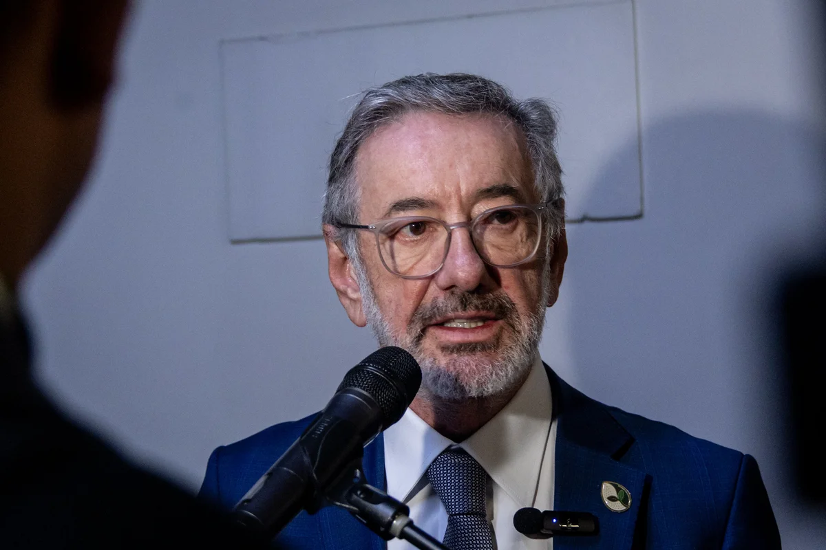 Ministro da Indústria minimiza impacto da fuga de Flávio na relação com EUA