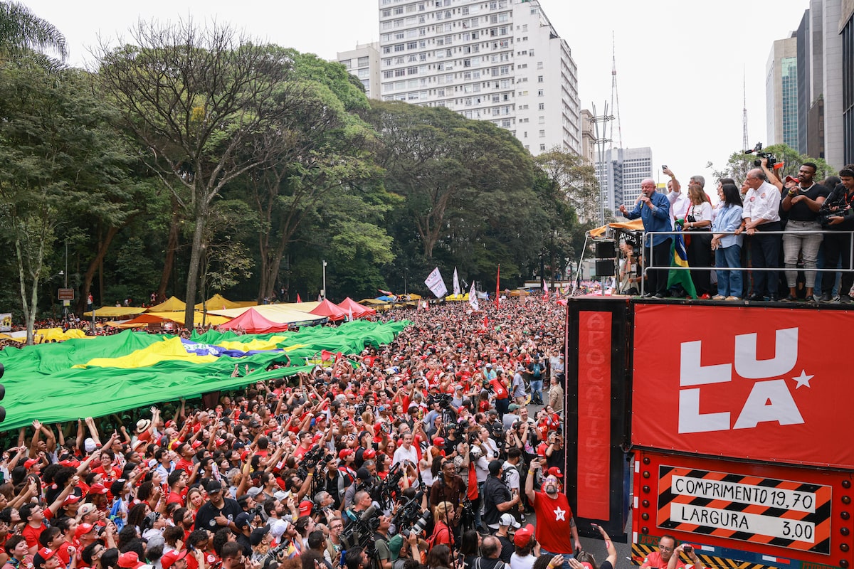 TSE manda remover posts que associavam falsamente campanha de Lula a ritual satânico na Paulista