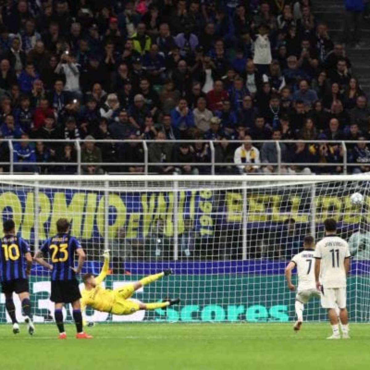 Tresoldi faz hat-trick, e Brugge vence a Inter em Milão
