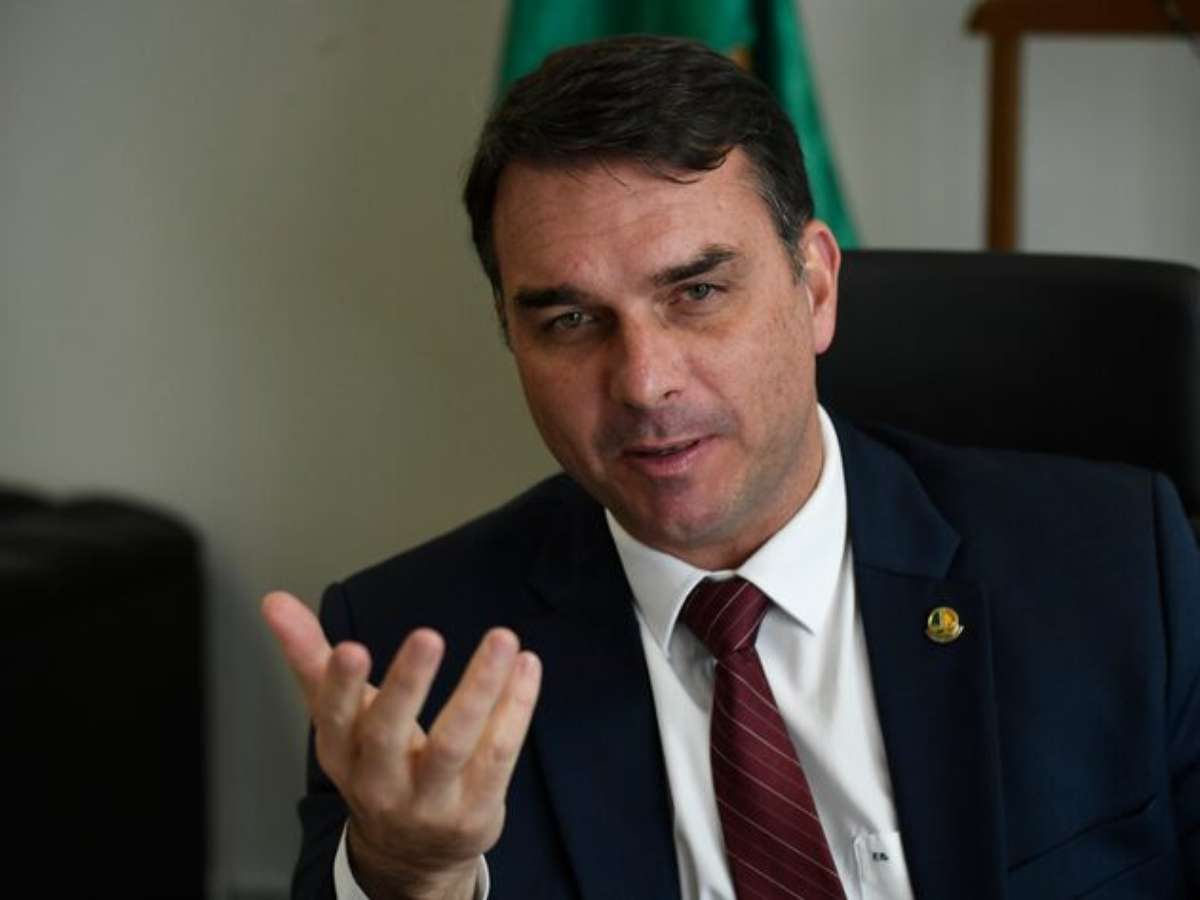 'Split payment' inviabiliza capital de giro para empresas, diz Flávio Bolsonaro