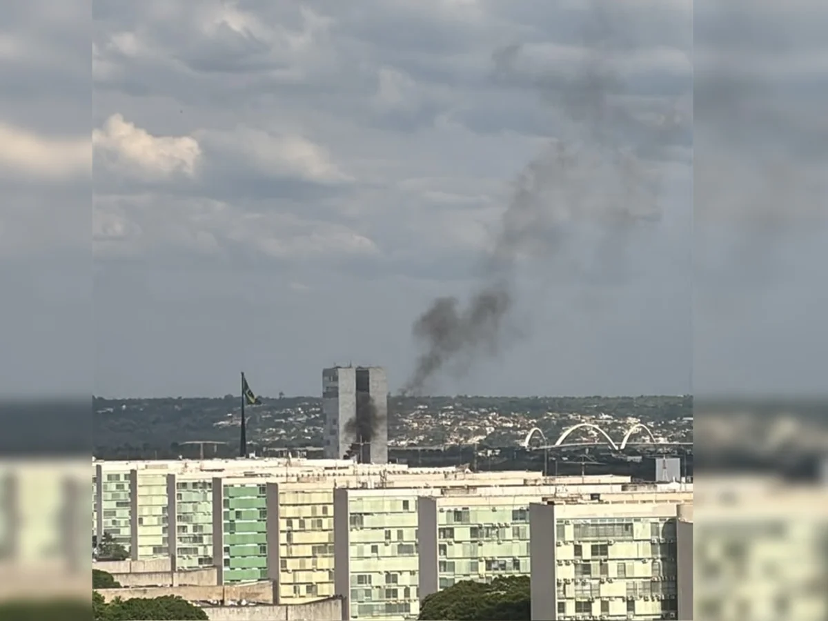 Fumaça preta chama atenção na Esplanada dos Ministérios nesta sexta-feira