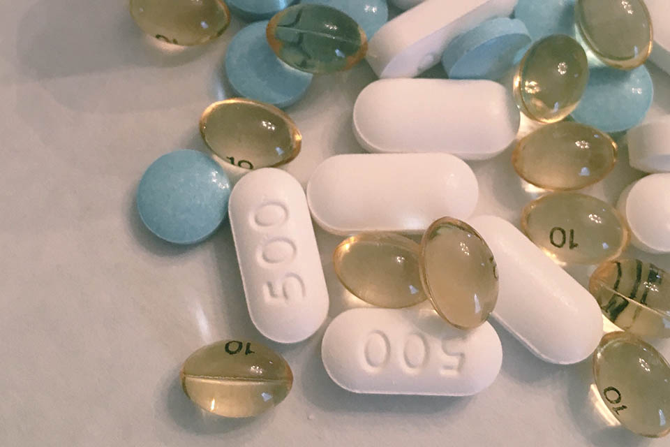 Creatina, ômega-3 e B12: todos precisam de suplementos após os 40 anos?