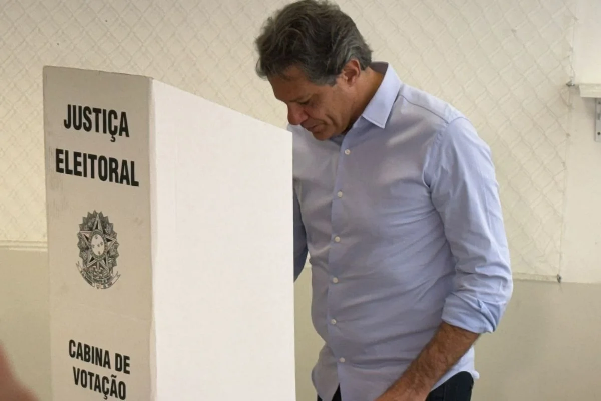 Haddad teve 736 mil votos a mais do que as abstenções em SP