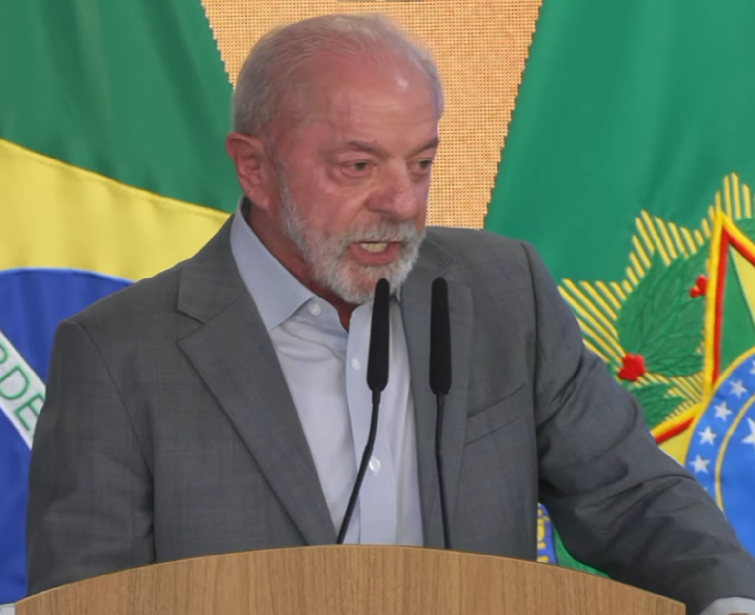 Lula (PT) durante san&ccedil;&atilde;o do novo limite para Microempreendedores Individuais (MEI) e assinatura da PEC para transporte gratuito