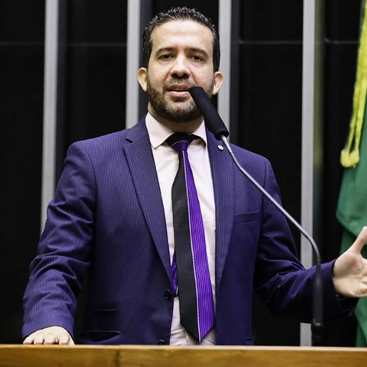 Internado em SP, Janones tem previsão de alta após passar mal em debate