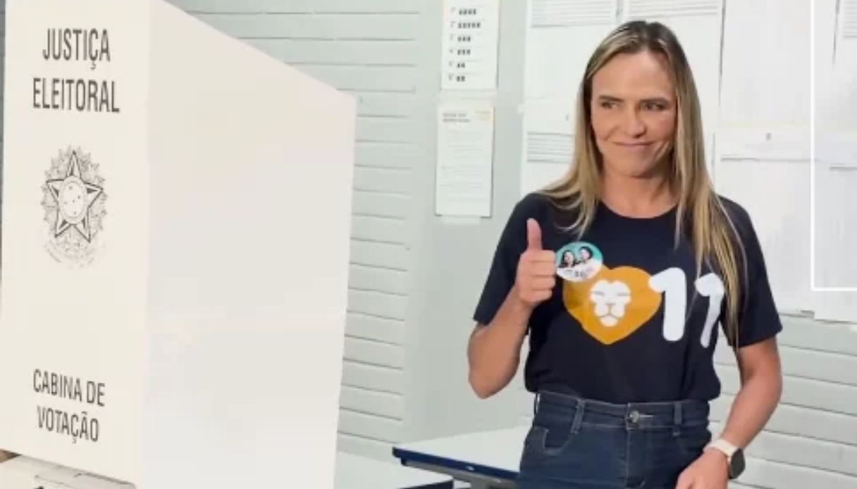 Candidata ao GDF, governadora Celina Leão vota ao lado de Michelle Bolsonaro e Bia Kicis