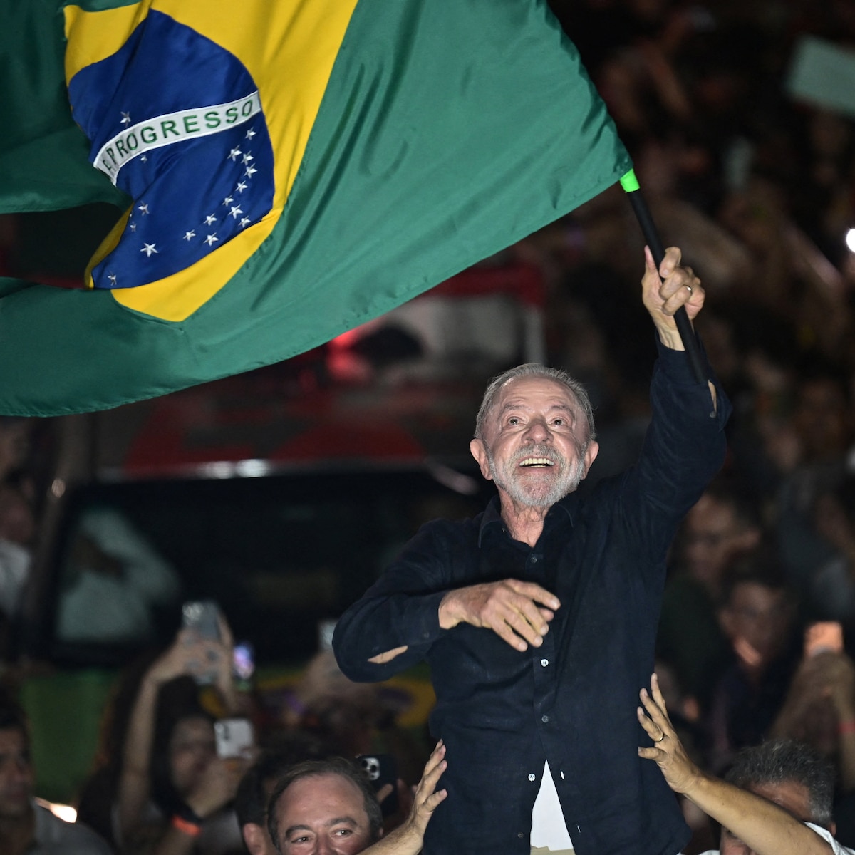 Lula da Silva venceu um histórico segundo turno contra Flávio Bolsonaro e assumirá um quarto mandato no Brasil
