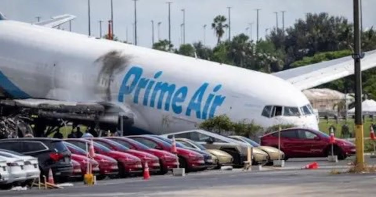 Como um avião de carga ultrapassou a pista de Miami, matando 5 pessoas