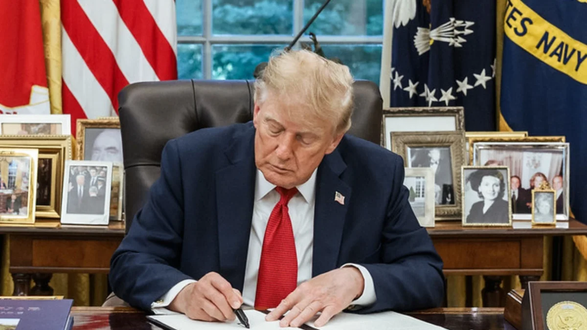 Trump aprova fuzilamento de autor de massacre em base militar dos EUA
